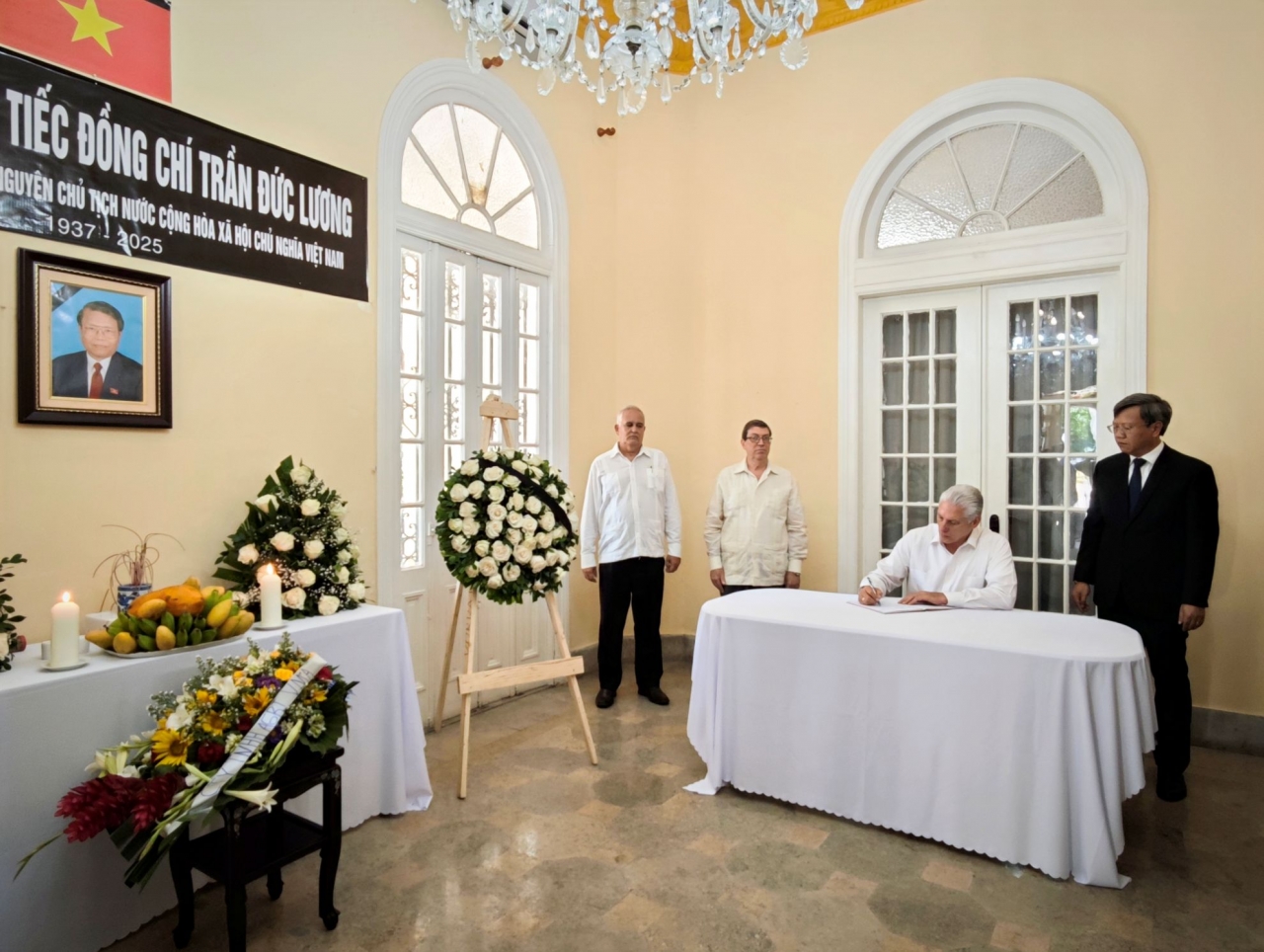 Bí thư thứ Nhất Đảng Cộng sản, Chủ tịch Cộng hoà Cuba Miguel Díaz-Canel tưởng nhớ nguyên Chủ tịch nước Trần Đức Lương Bí thư thứ Nhất Đảng Cộng sản, Chủ tịch Cộng hoà Cuba Miguel Díaz Canel tưởng nhớ nguyên Chủ tịch nước Trần Đức Lương
