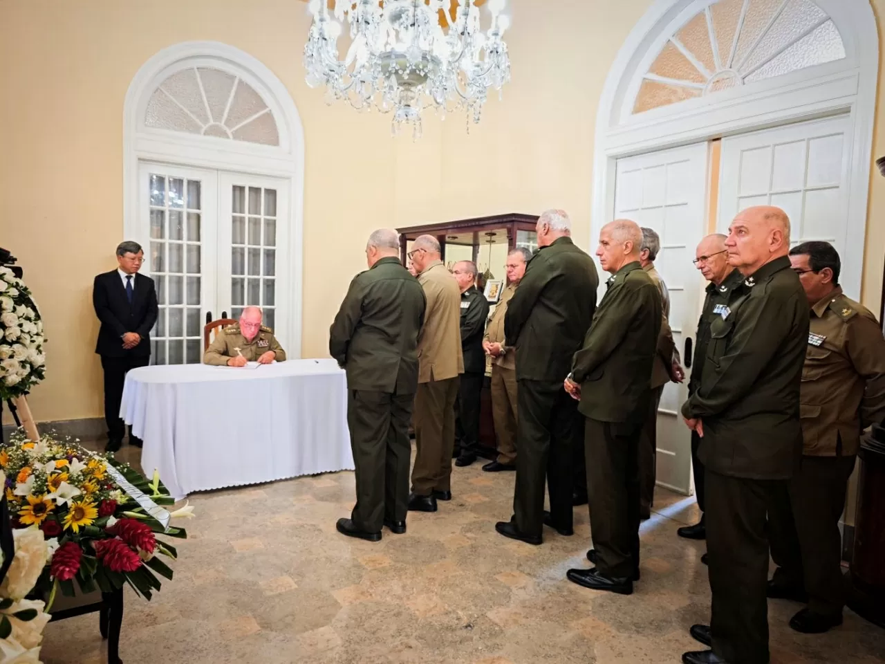 Bí thư thứ Nhất Đảng Cộng sản, Chủ tịch Cộng hoà Cuba Miguel Díaz-Canel tưởng nhớ nguyên Chủ tịch nước Trần Đức Lương Bí thư thứ Nhất Đảng Cộng sản, Chủ tịch Cộng hoà Cuba Miguel Díaz Canel tưởng nhớ nguyên Chủ tịch nước Trần Đức Lương