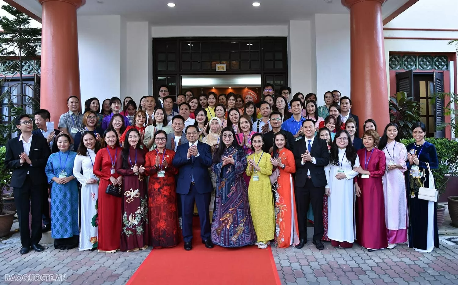 Prime Minister Pham Minh Chinh meets with the Vietnamese community in Malaysia on May 25. (Photo: VNA)