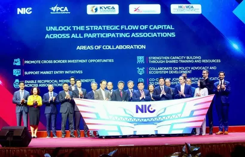 Enabling innovation in private firms through shared resources and technological progress