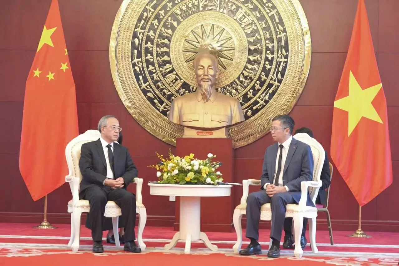 Phó Chủ tịch Chính hiệp toàn quốc Trung Quốc đến viếng nguyên Chủ tịch nước Trần Đức Lương