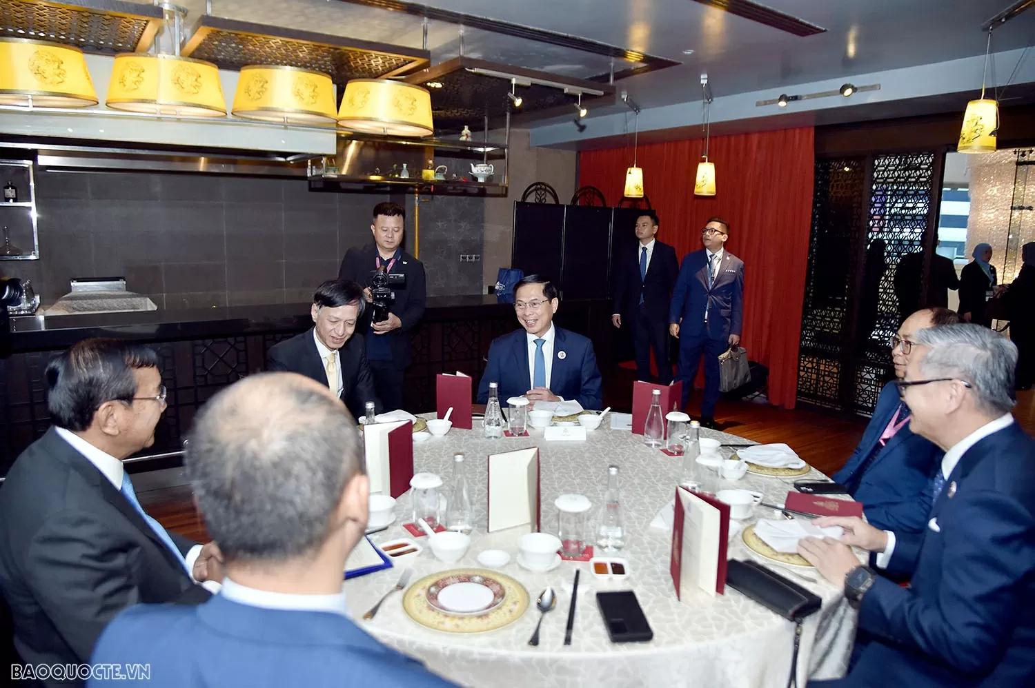Phó Thủ tướng, Bộ trưởng Ngoại giao Bùi Thanh Sơn gặp song phương với Bộ trưởng thứ Hai Ngoại giao Brunei và Philippines bên lề Hội nghị Cấp cao ASEAN