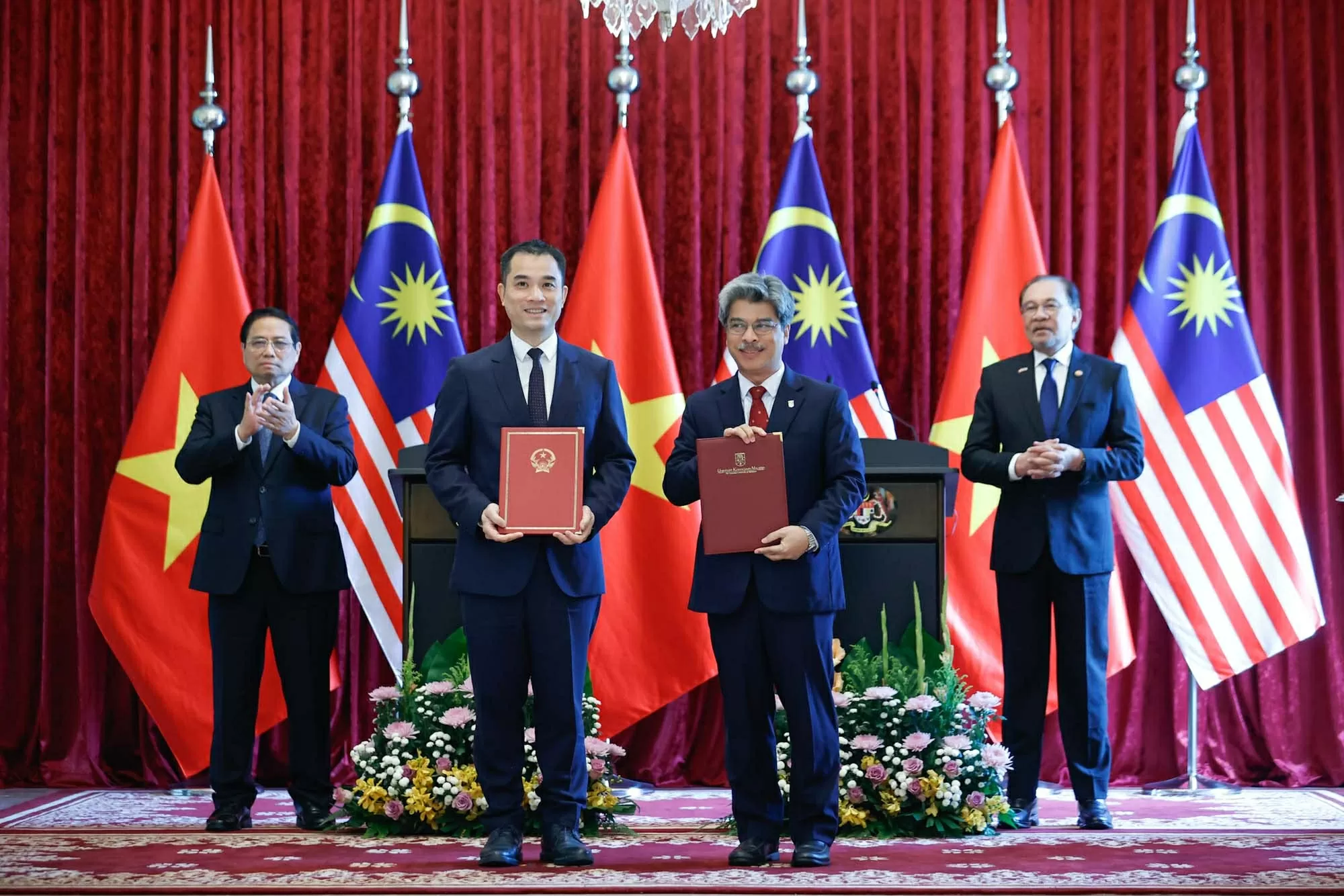 Thủ tướng Phạm Minh Chính hội đàm với Thủ tướng Malaysia Anwar Ibrahim