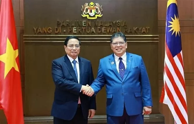 PM Pham Minh Chinh meets Speaker of Malaysian House of Representatives Tan Sri Dato’ Johari Bin Abdul in Kuala Lumpur