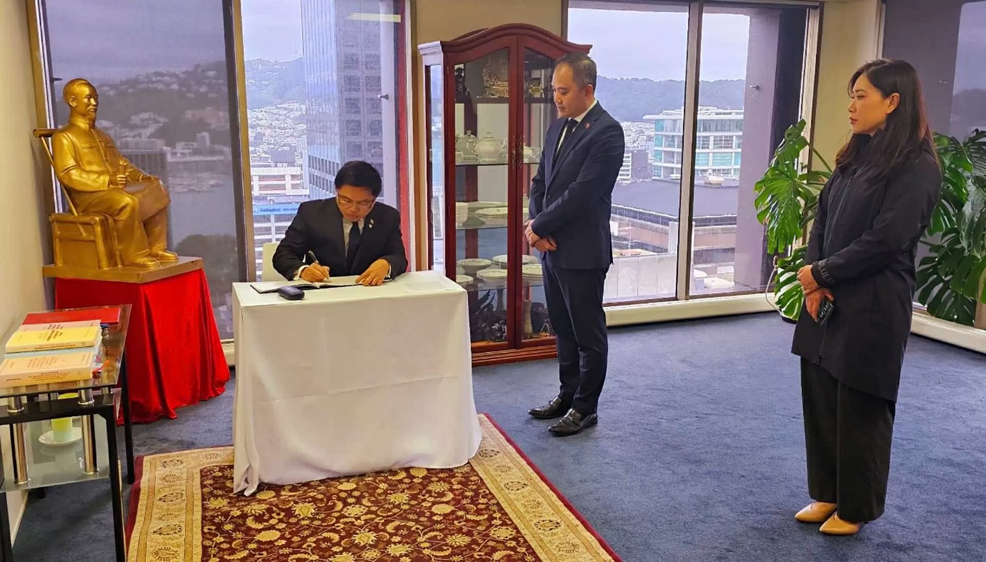 Lễ viếng và ghi sổ tang tưởng niệm nguyên Chủ tịch nước Trần Đức Lương tại New Zealand