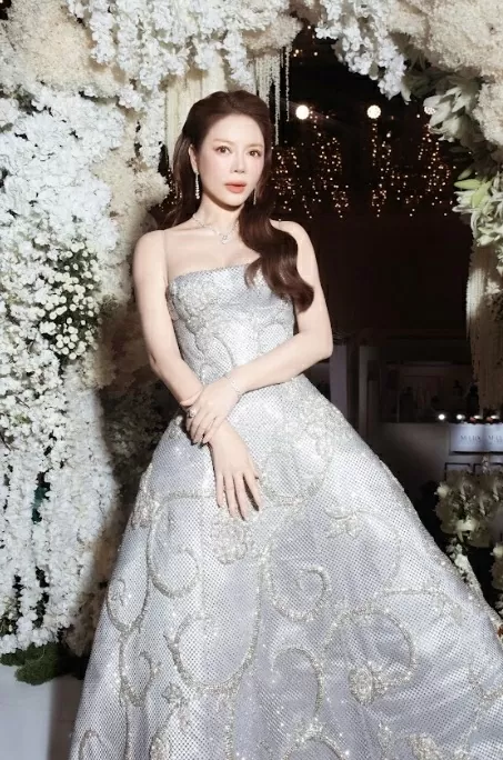 Người đẹp Lý Nhã Kỳ