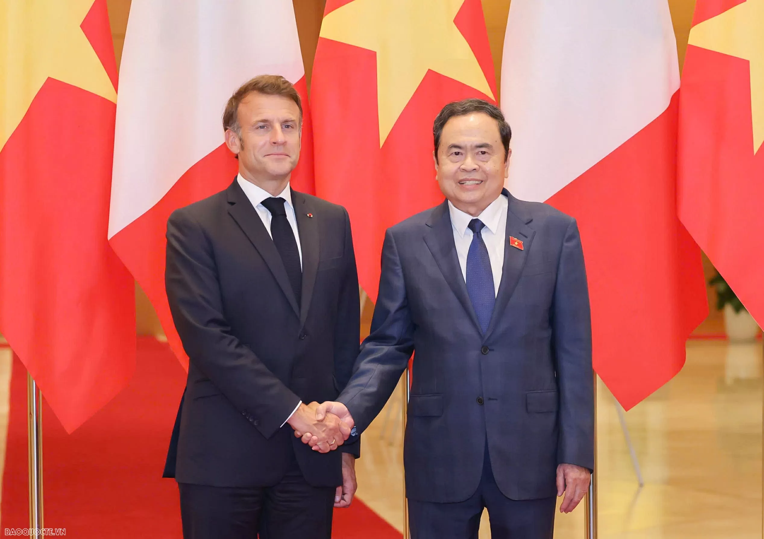 Những hình ảnh bận rộn của Tổng thống Pháp Emmanuel Macron và Phu nhân tại Việt Nam
