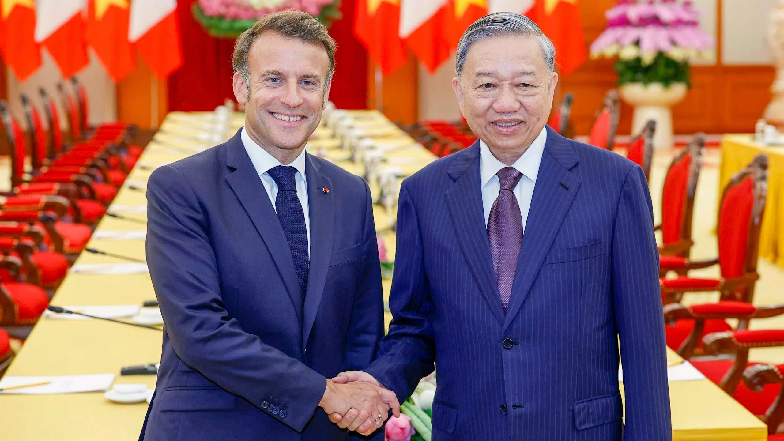 General Secretary To Lam welcomes President Emmanuel Macron, emphasizing multifaceted cooperation with France