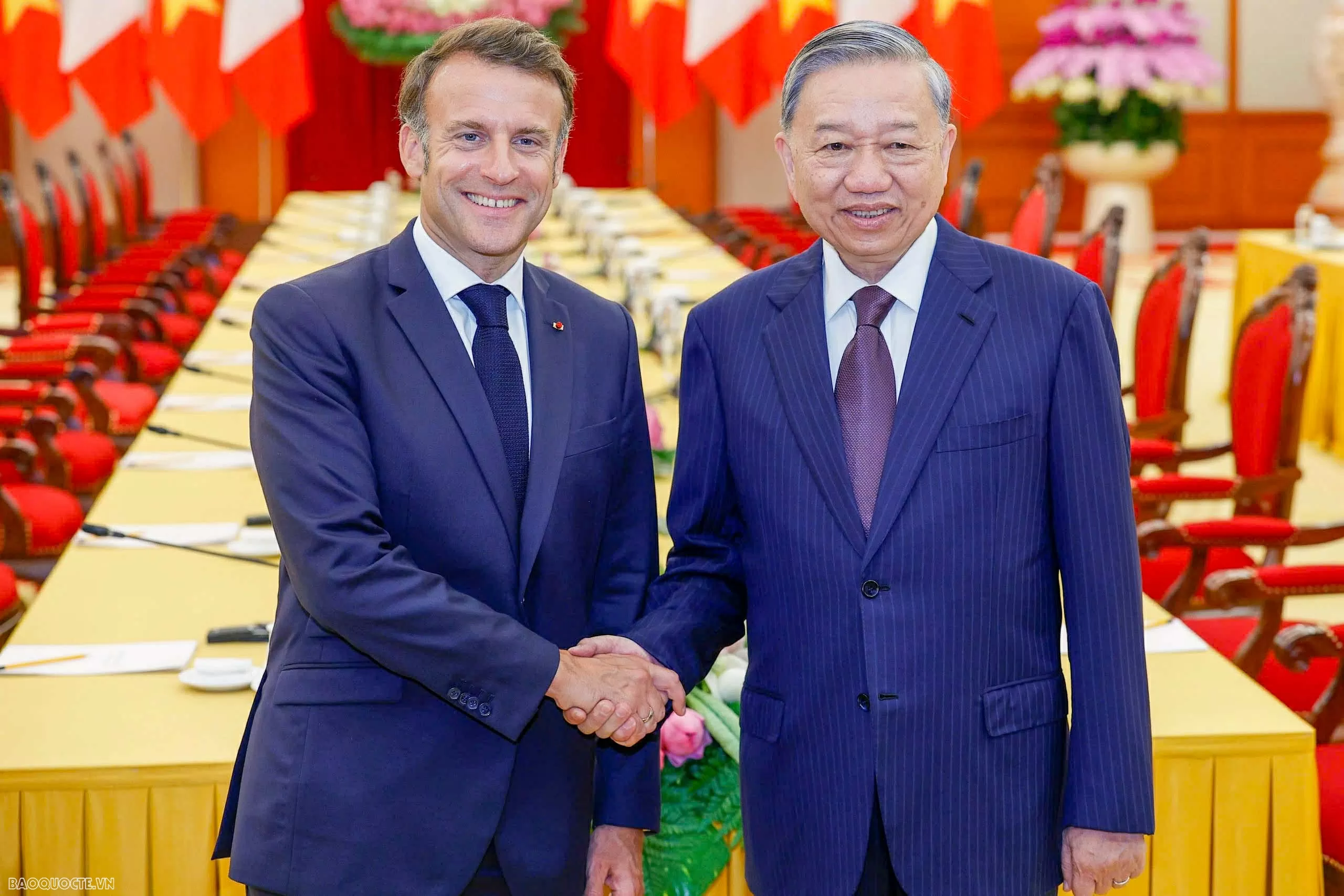 Những hình ảnh bận rộn của Tổng thống Pháp Emmanuel Macron và Phu nhân tại Việt Nam