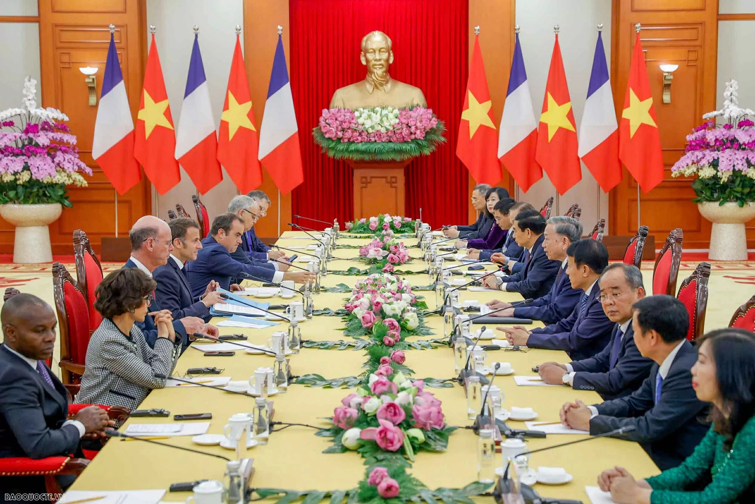 General Secretary To Lam welcomes President Emmanuel Macron, emphasizing multifaceted cooperation with France