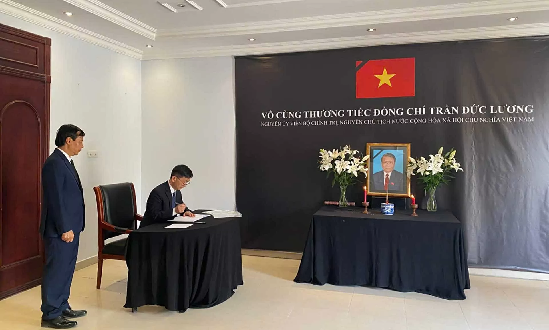 Đại sứ quán Việt Nam tại Qatar tổ chức Lễ viếng nguyên Chủ tịch nước Trần Đức Lương