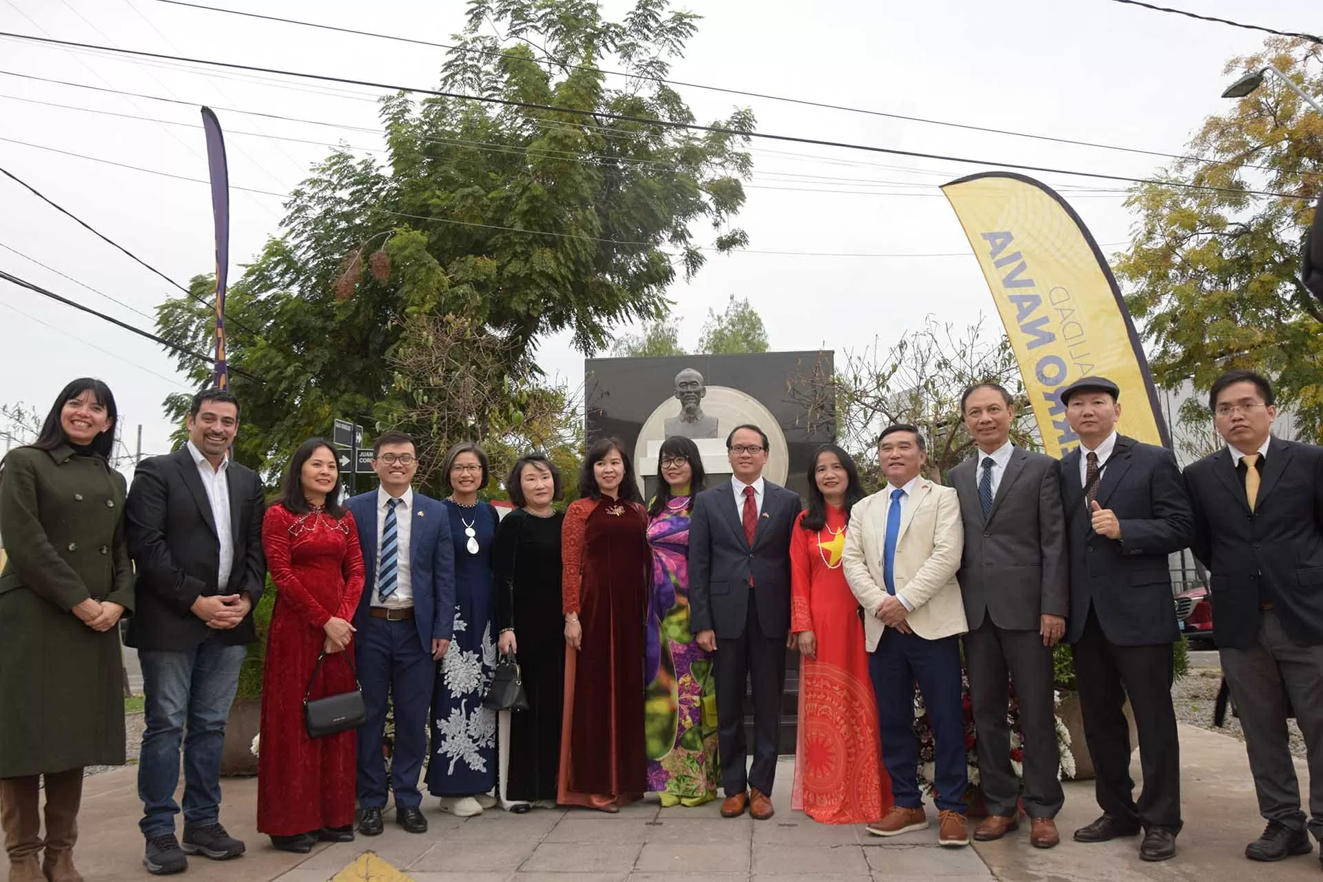 Kỷ niệm 135 năm Ngày sinh Chủ tịch Hồ Chí Minh và 50 năm Giải phóng miền Nam tại Chile