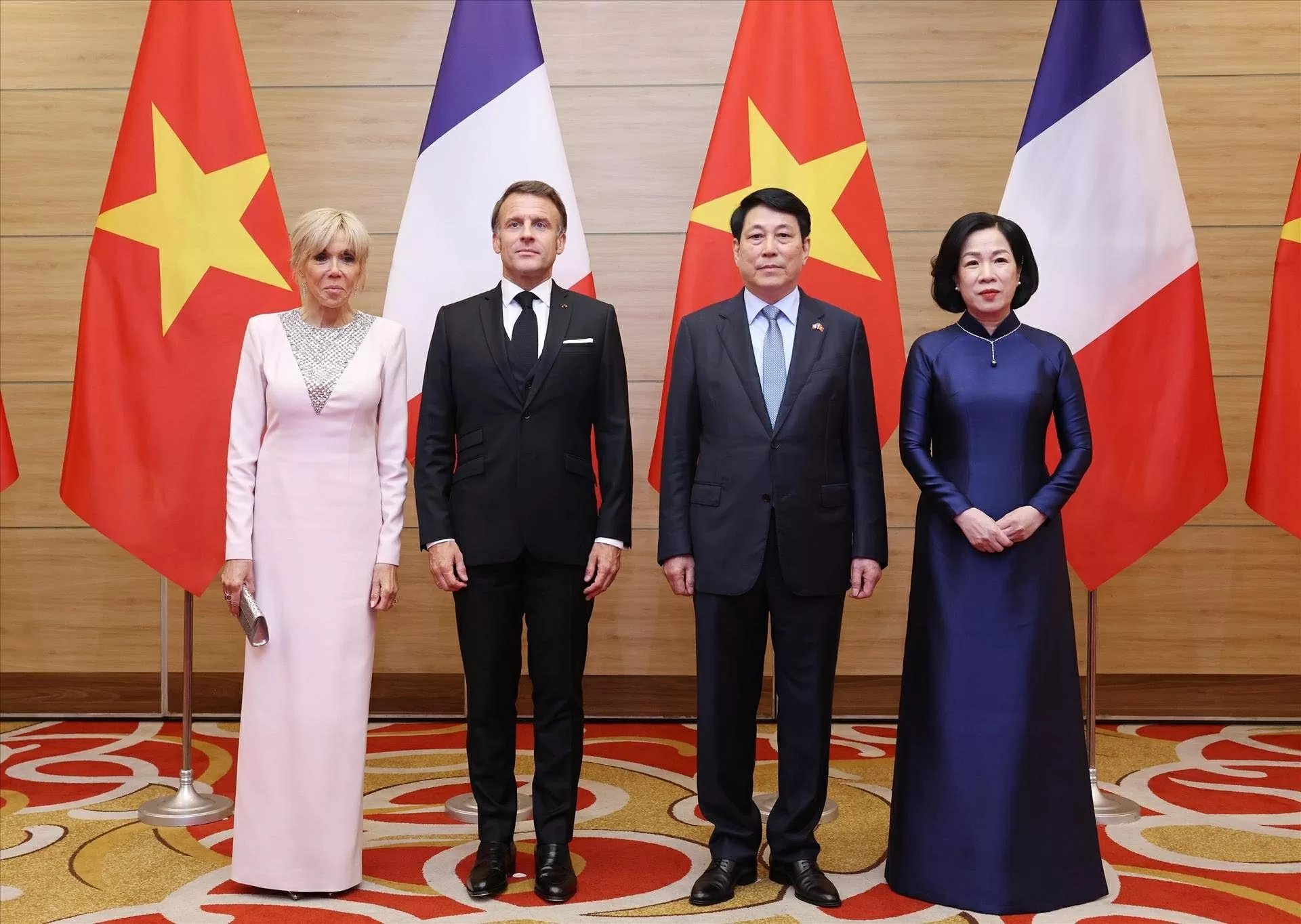 Chủ tịch nước Lương Cường chủ trì chiêu đãi cấp Nhà nước Tổng thống Pháp Chủ tịch nước Lương Cường chủ trì chiêu đãi cấp Nhà nước Tổng thống Pháp