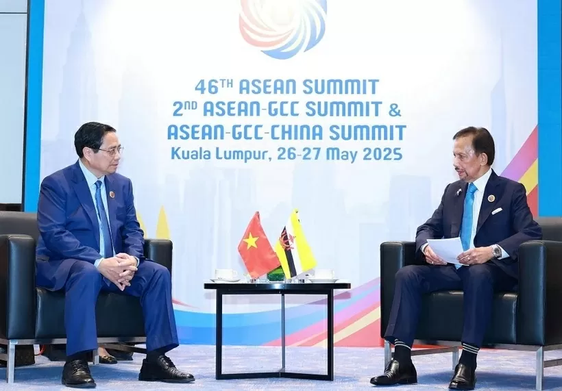 PM Pham Minh Chinh meets with Brunei Sultan in Malaysia