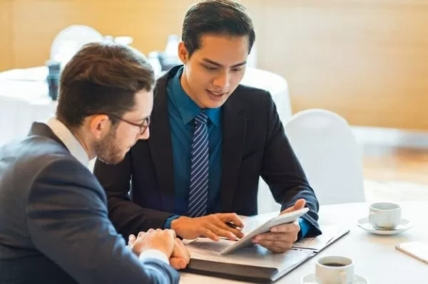 Chuyên viên tư vấn là gì? Tìm hiểu vai trò và cơ hội nghề nghiệp