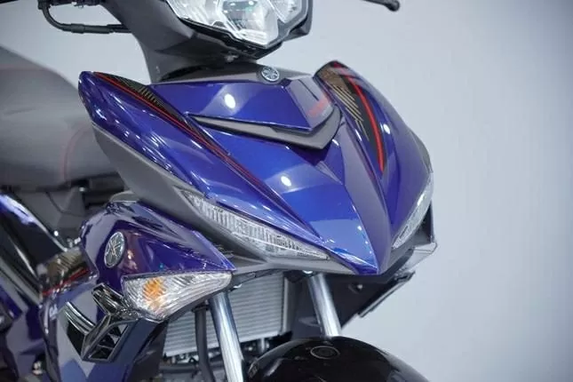 Cụm đèn trước với công nghệ LED hiện đại trên Yamaha Y15ZR SE