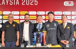 HLV Kim Sang Sik gọi thêm 4 cầu thủ tuyển Australia đấu Man Utd