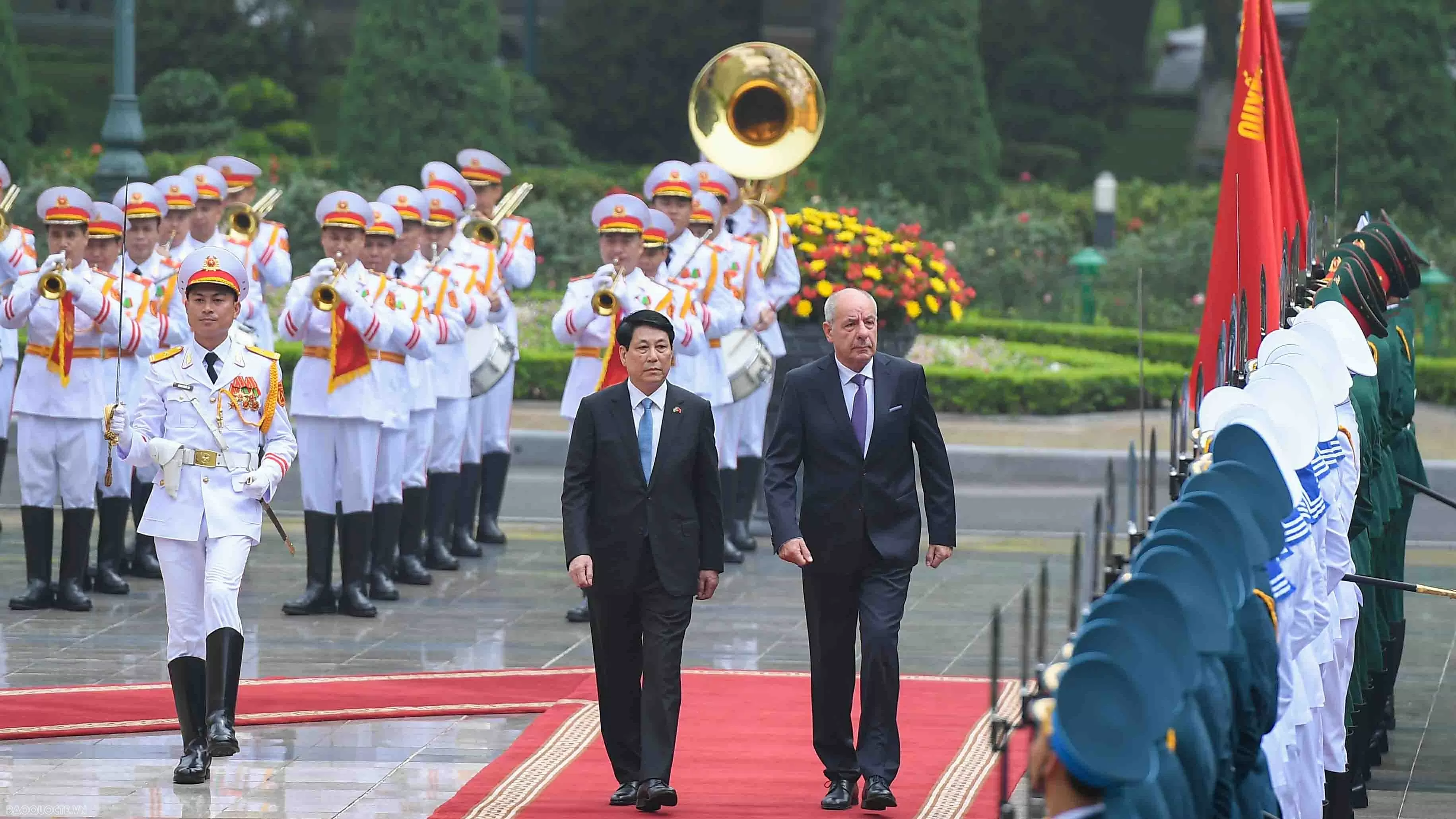 Welcome ceremony held for Hungarian President Sulyok Tamas in Hanoi