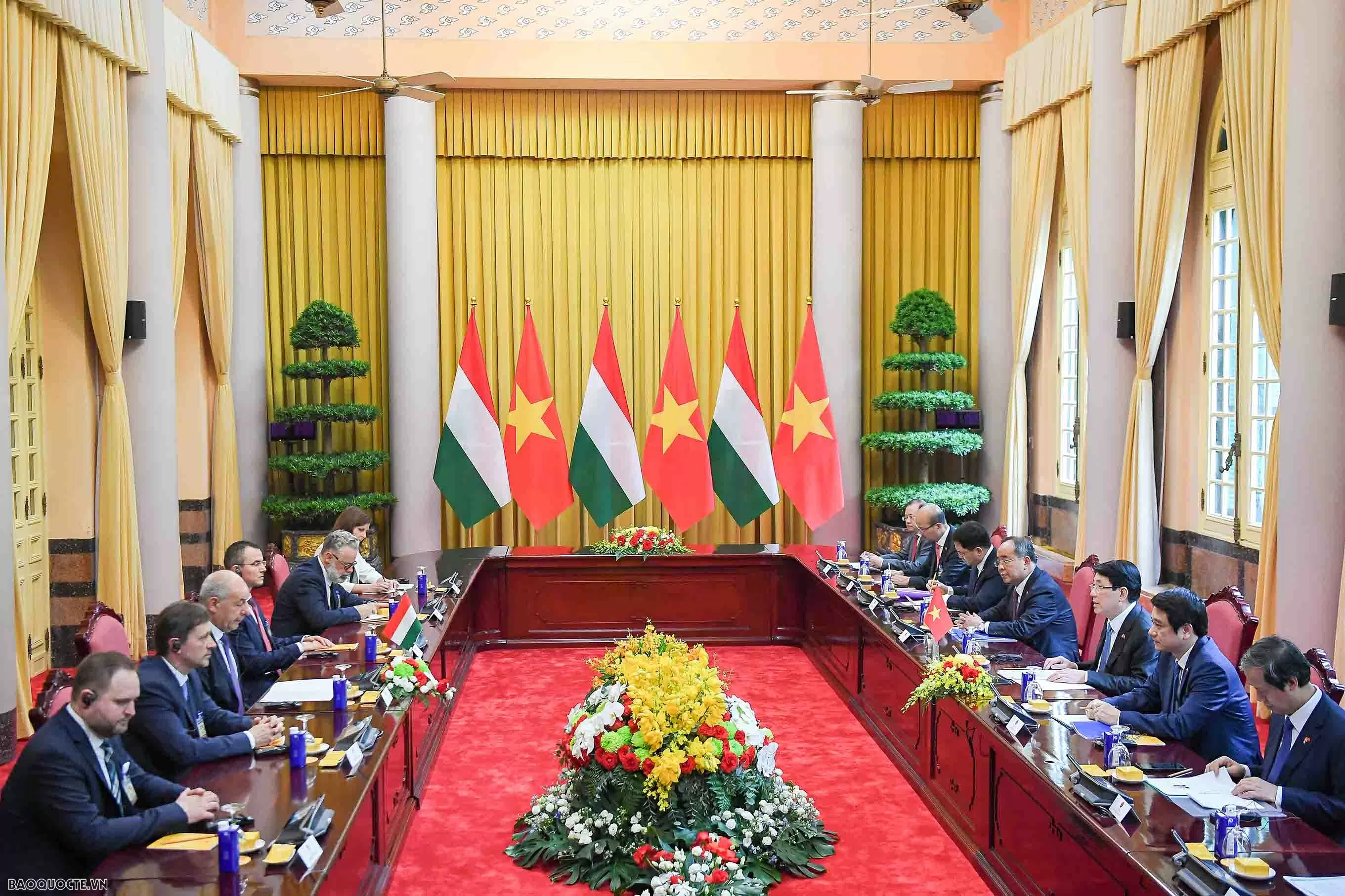 President Luong Cuong, Hungarian President Sulyok Tamas hold talks to enhance cooperation