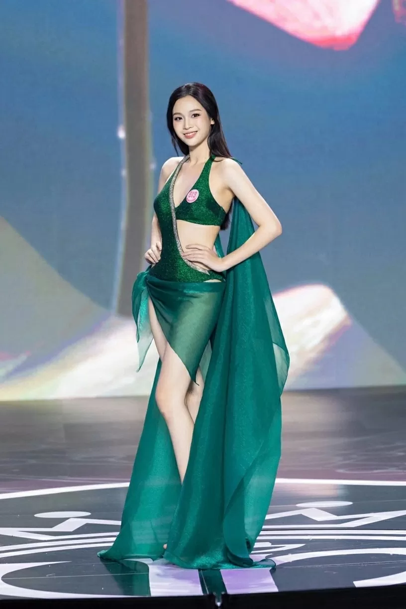 Lê Hoàng Khánh Linh là một trong 25 cô gái sẽ tranh tài tại chung kết Hoa hậu Việt Nam 2024 diễn ra ở Huế giữa tháng 6 tới.