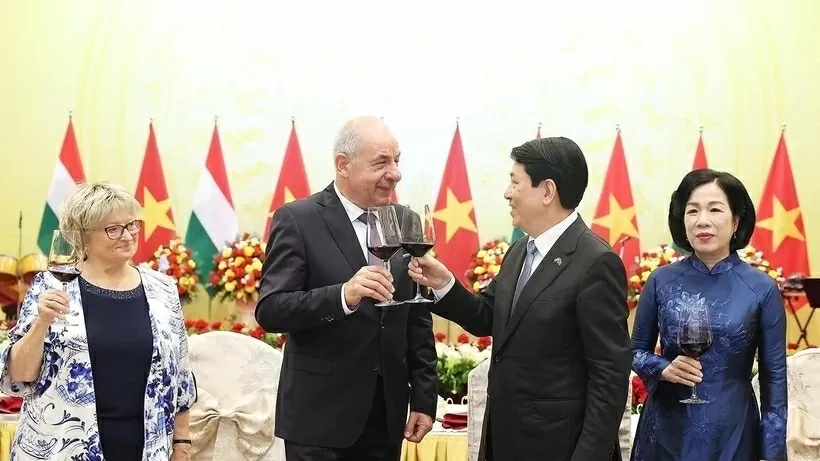 State banquet held in honour of Hungarian President Sulyok Tamas in Hanoi