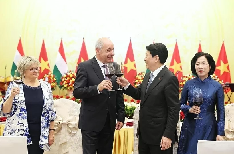 State banquet held in honour of Hungarian President Sulyok Tamas in Hanoi