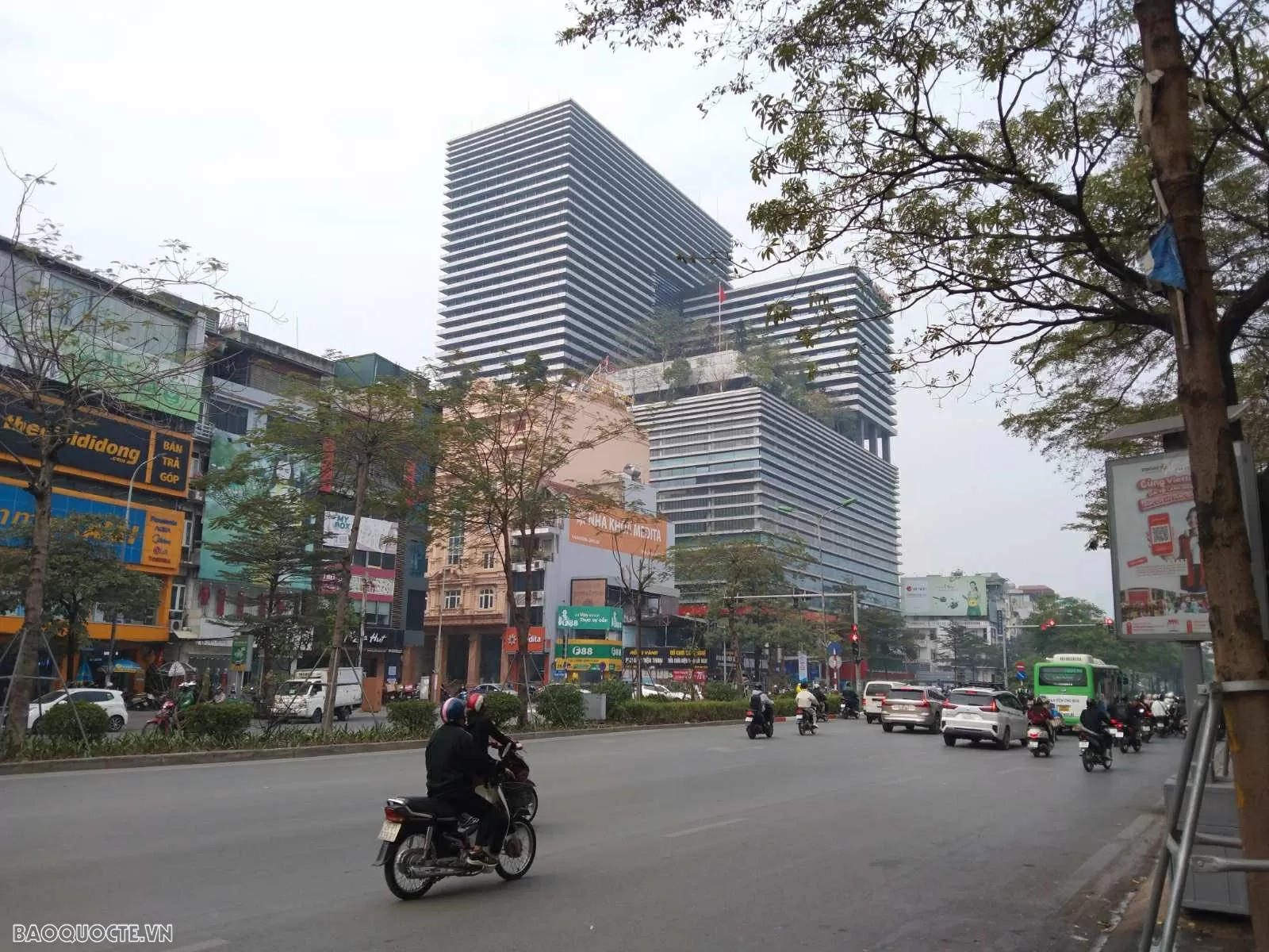 Nên chọn số P hay N khi dừng đèn đỏ? Cẩn thận để tránh hỏng hộp số