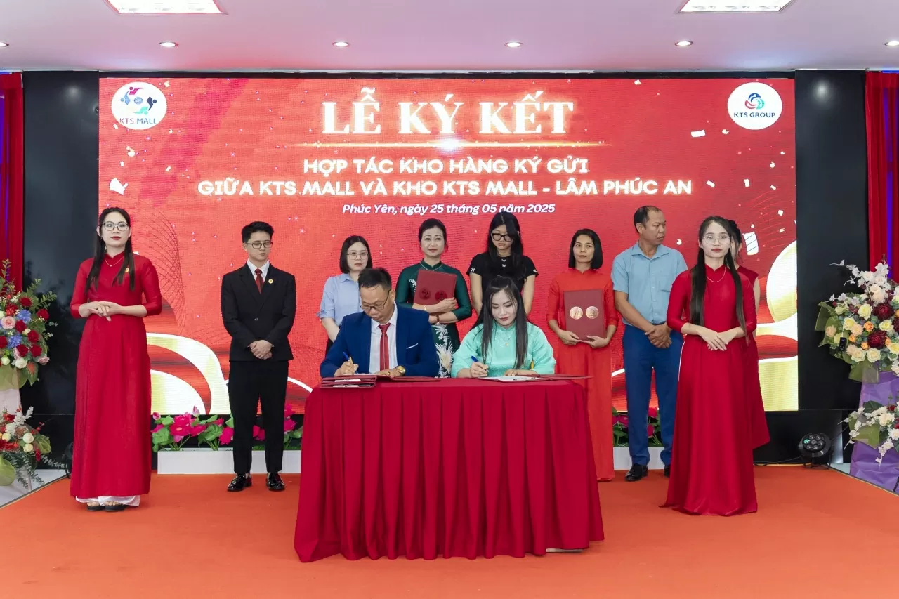 Representatives of KTS Mall and KTS Mall Lam Phuc An carried out the signing ceremony.