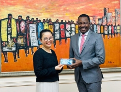 Đại sứ Trần Thị Thu Thìn làm việc với Thống đốc Ngân hàng Trung ương Mozambique