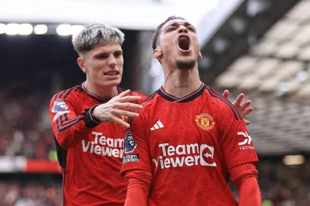 HLV Ten Hag nhắm 2 cầu thủ Man Utd cho Leverkusen HLV Ten Hag nhắm 2 cầu thủ Man Utd cho Leverkusen