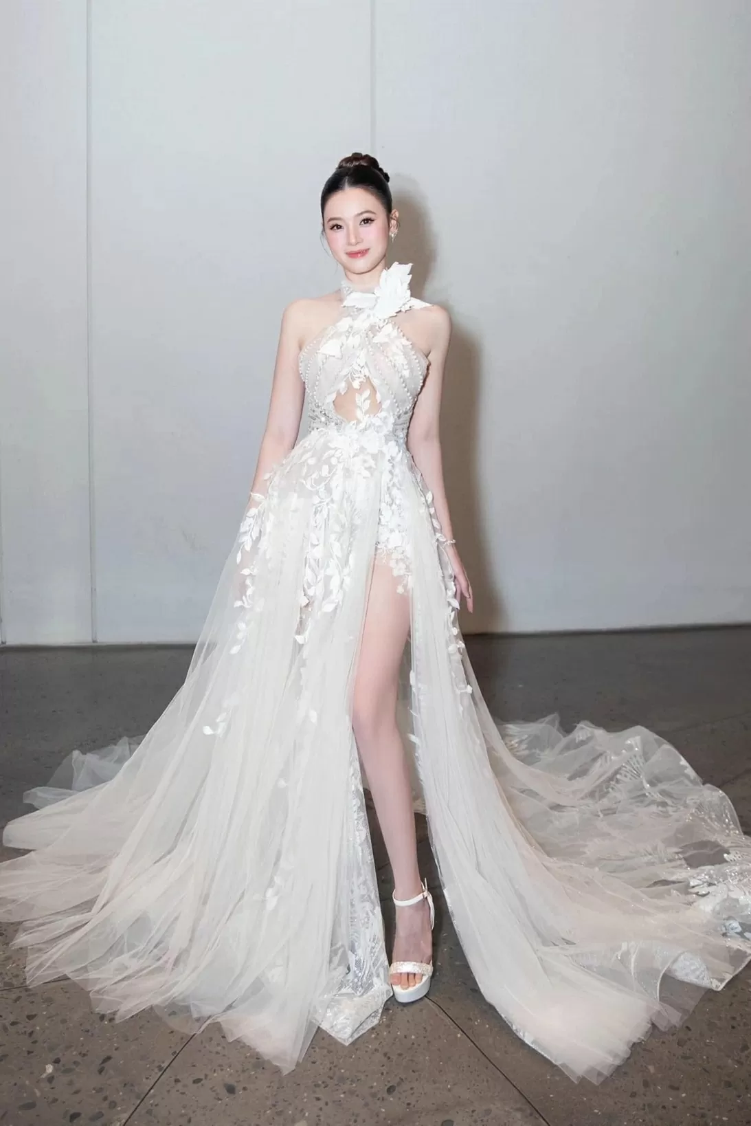 thời trang Midu trên thảm đỏ