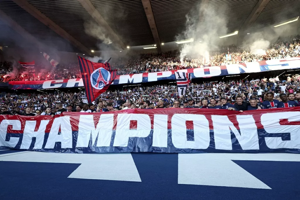 PSG vô địch Ligue 1 sớm trước 6 vòng đấu.