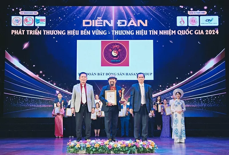 Doanh nhân Nguyễn Hoàng Sang tại “Diễn đàn phát triển thương hiệu bền vững - thương hiệu tín nhiệm quốc gia năm 2024”. Doanh nhân Nguyễn Hoàng Sang tại “Diễn đàn phát triển thương hiệu bền vững - thương hiệu tín nhiệm quốc gia năm 2024”.