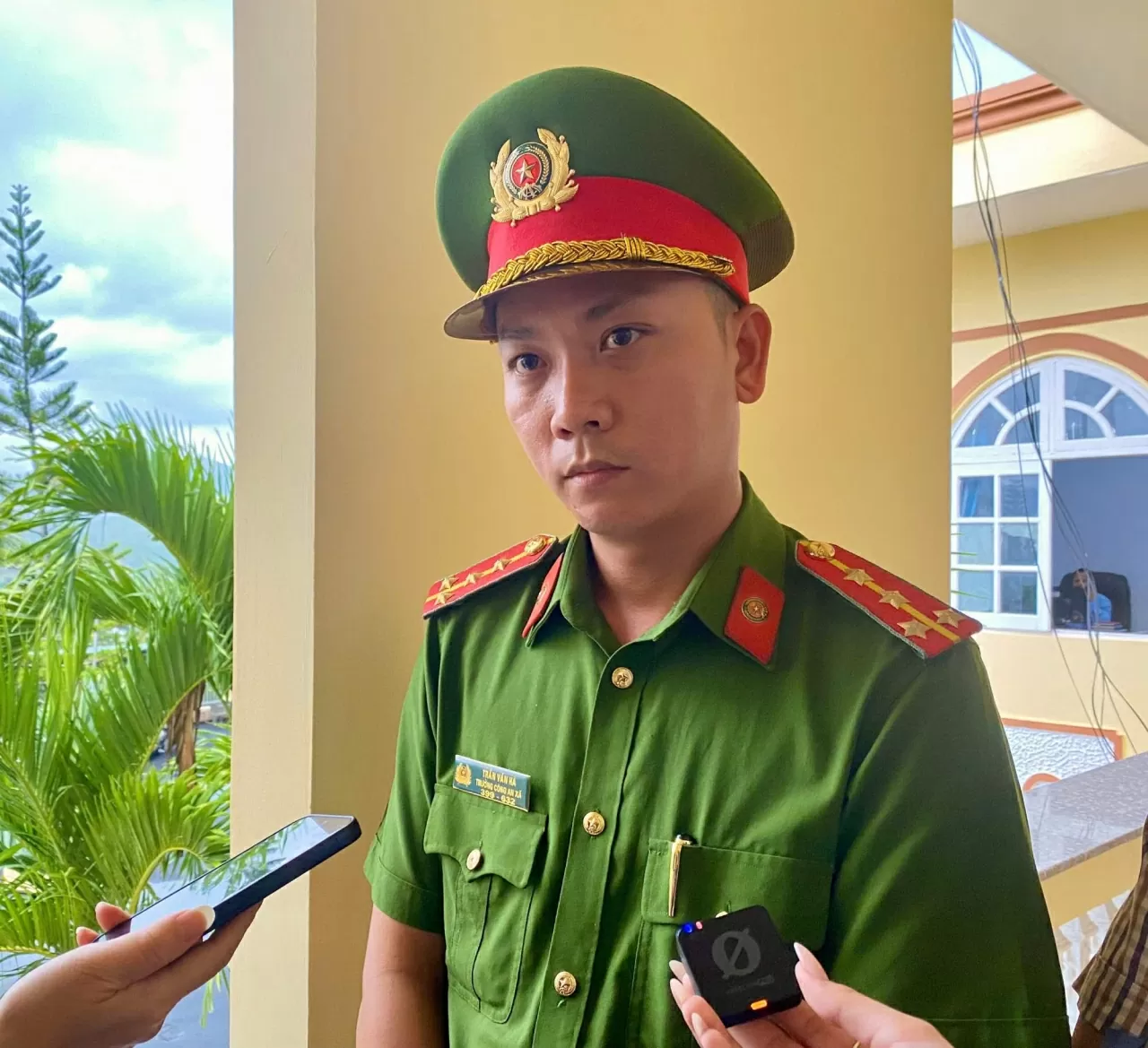 Trưởng công an xã Liêng S'rônh Trần Văn Hà nhấn mạnh, lực lượng công an thường xuyên tham mưu cho chính quyền nhằm tạo điều kiện hết sức, đảm bảo đầy đủ quyền lợi cho người dân. (Ảnh: Xuân Sơn)