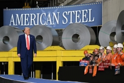 NÓNG! Tổng thống Mỹ Donald Trump tuyên bố sẽ tăng gấp đôi thuế thép lên 50%