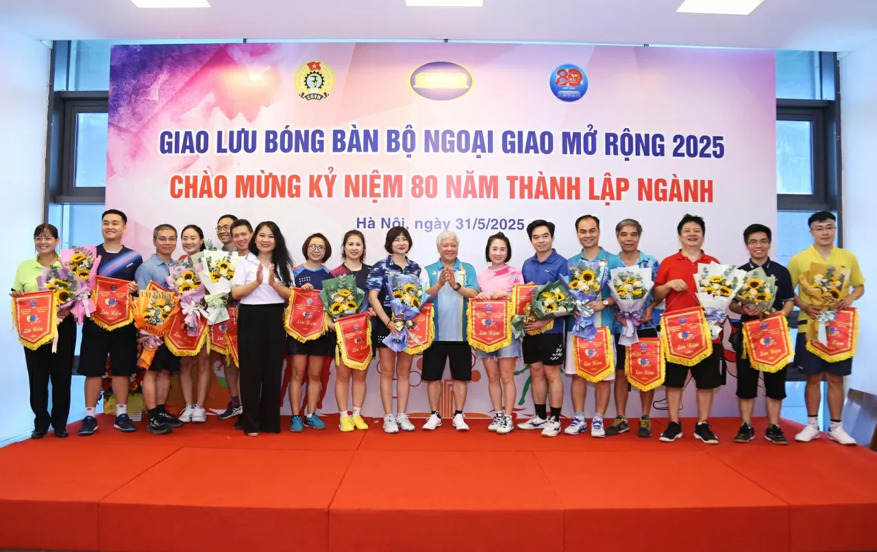 Giải đấu có sự tham dự của hơn 100 vận động viên đến từ 17 đơn vị cùng nhau tranh tài. (Ảnh: Thành Long)