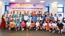 Giao lưu bóng bàn Bộ Ngoại giao mở rộng 2025: Thắp sáng tình đoàn kết và tinh thần thể thao
