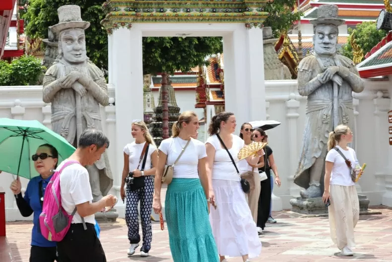 Khách du lịch đến thăm Wat Pho ở Bangkok. (Nguồn: Bangkok Post) Khách du lịch đến thăm Wat Pho ở Bangkok. (Nguồn: Bangkok Post)
