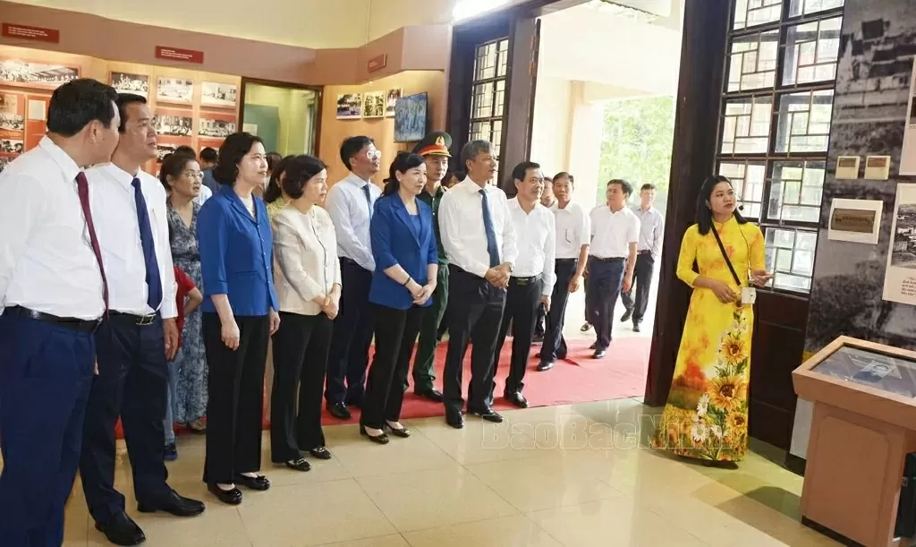 Bac Ninh delegation pays tribute to Revolutionary Hoang Quoc Viet