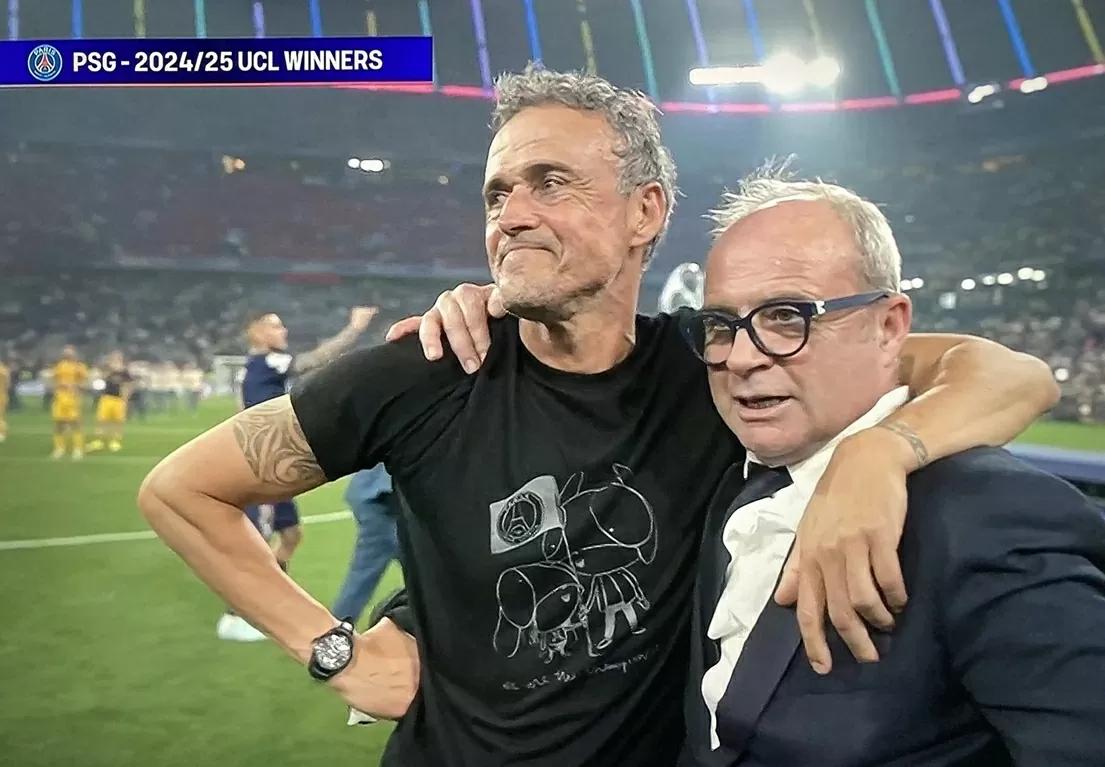 Xúc động hình ảnh HLV Enrique tri ân cô con gái xấu số Xúc động hình ảnh HLV Enrique tri ân cô con gái xấu số