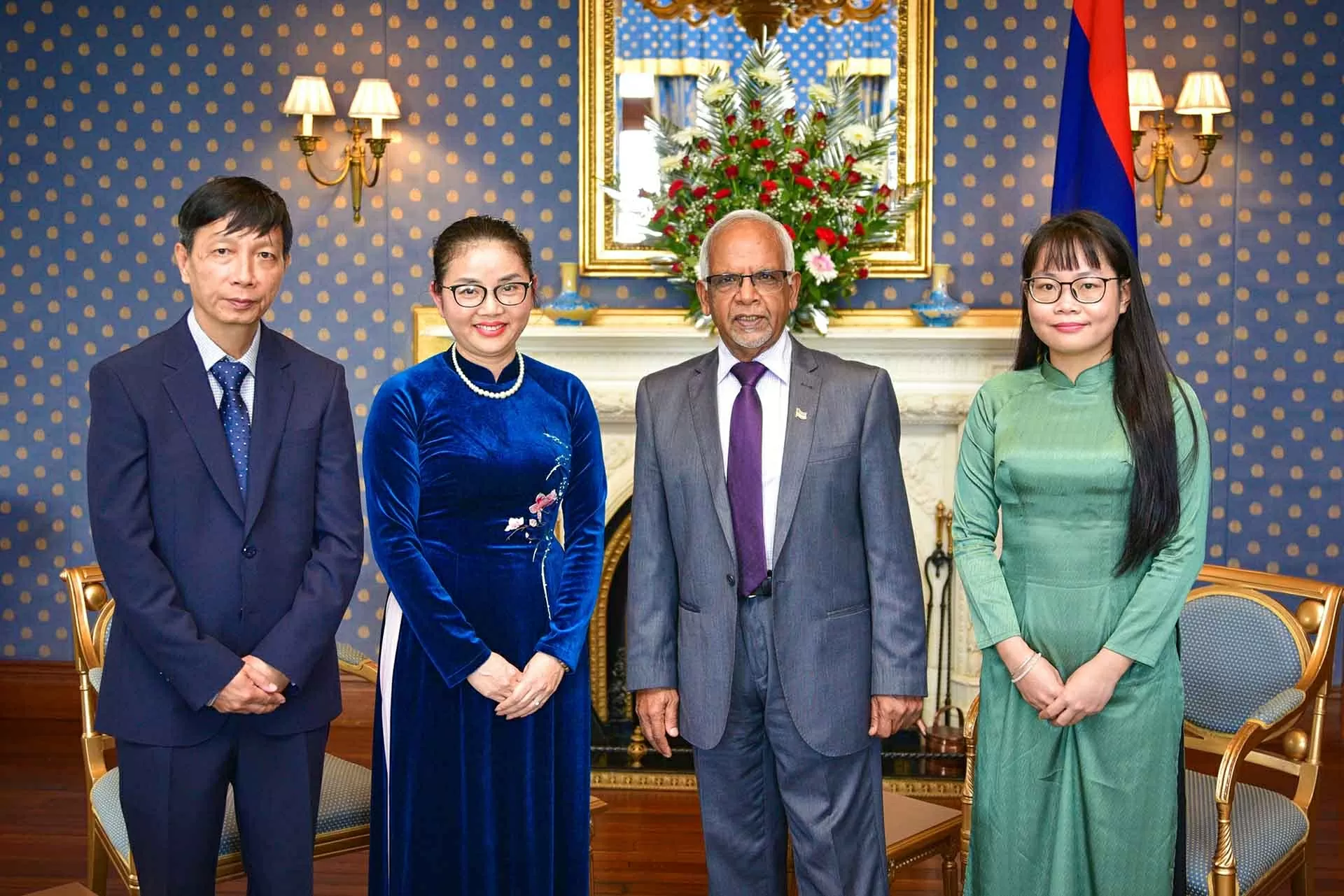 Đại sứ Trần Thị Thu Thìn trình Thư ủy nhiệm lên Tổng thống Cộng hòa Mauritius Đại sứ Trần Thị Thu Thìn trình Thư ủy nhiệm lên Tổng thống Cộng hòa Mauritius