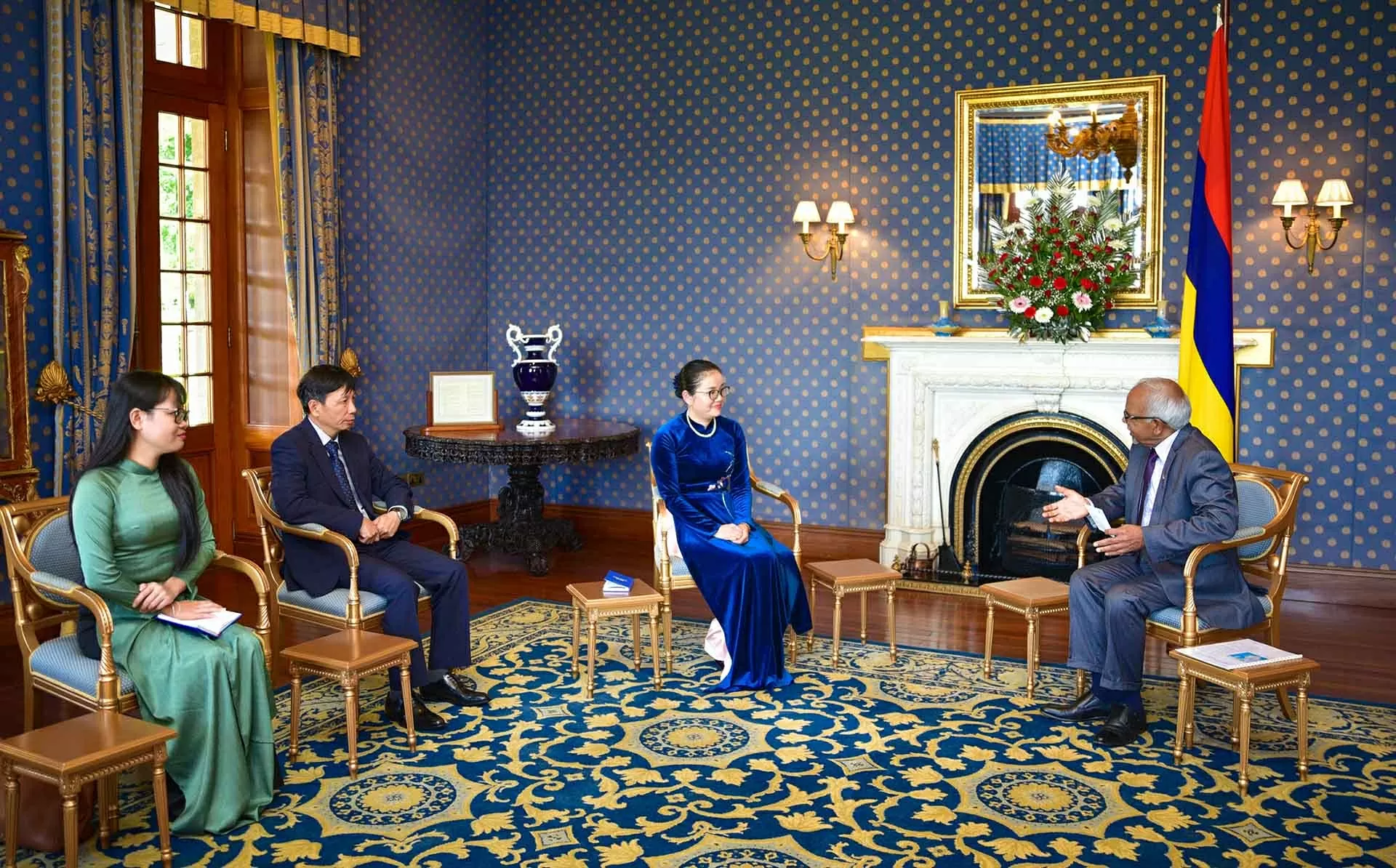 Đại sứ Trần Thị Thu Thìn trình Thư ủy nhiệm lên Tổng thống Cộng hòa Mauritius Đại sứ Trần Thị Thu Thìn trình Thư ủy nhiệm lên Tổng thống Cộng hòa Mauritius