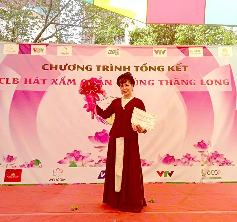 Không chỉ dẫn dắt doanh nghiệp tăng trưởng bền vững, doanh nhân Thủy còn tích cực trong các hoạt động văn nghệ, thiện nguyện và đào tạo nghề.