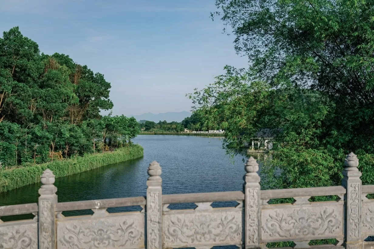 Dòng nước trong xanh.