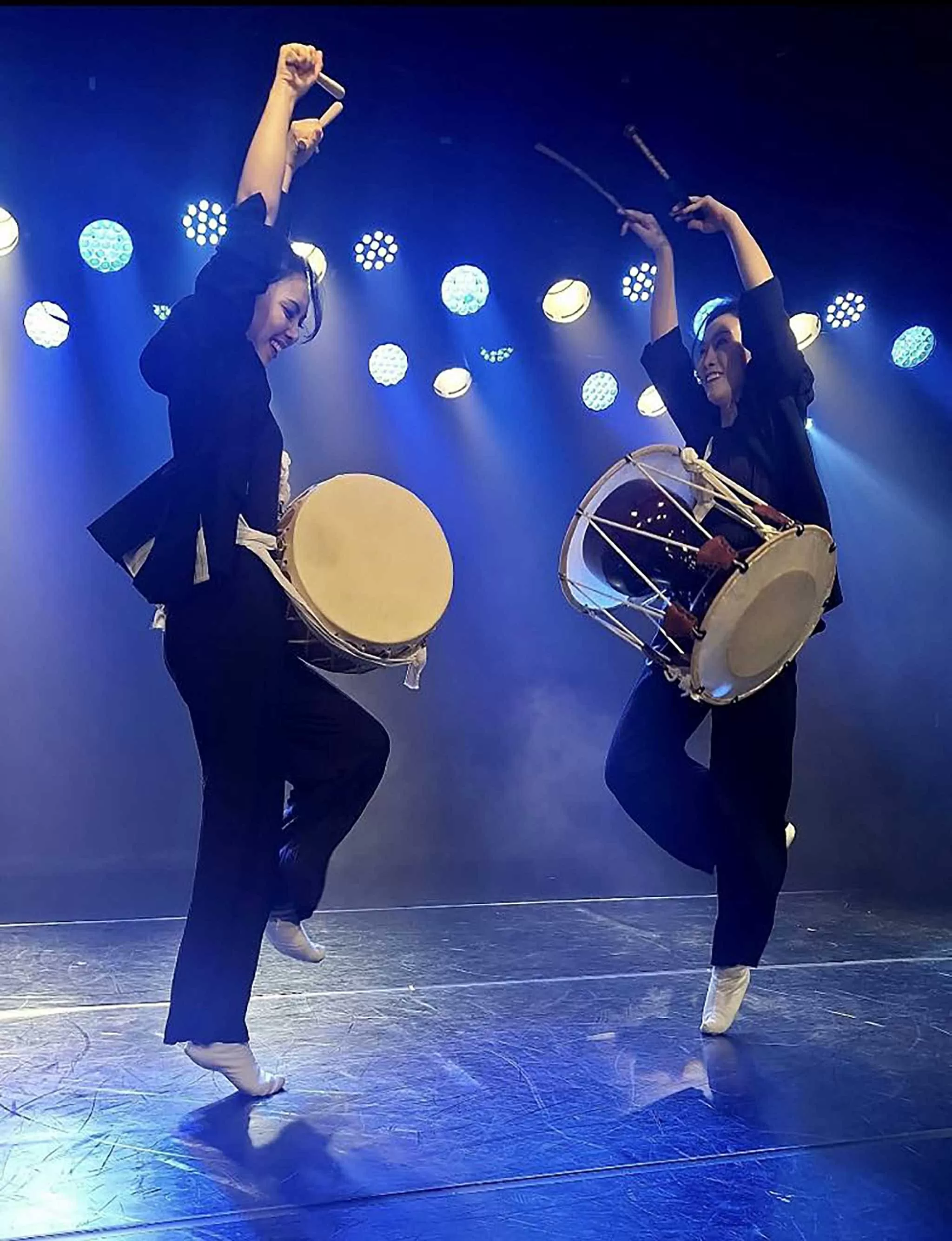 Nâng đôi cánh nghệ thuật