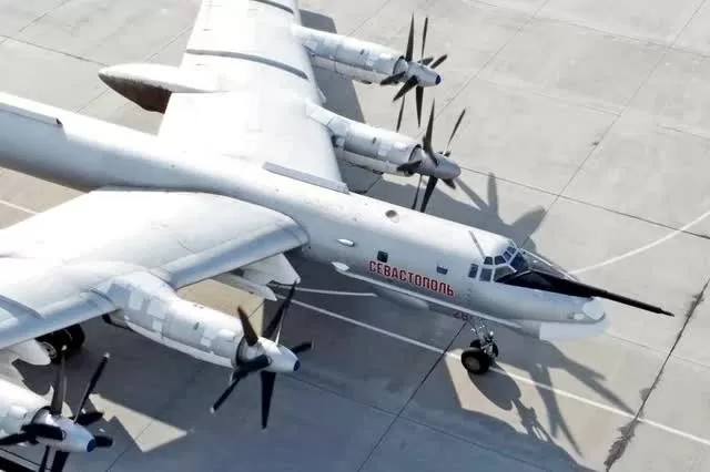'Quái vật màu bạc' Tu-95 của Nga - Mục tiêu hàng đầu của Ukraine và nỗi ám ảnh của NATO 'Quái vật màu bạc' Tu-95 của Nga - Mục tiêu hàng đầu của Ukraine và nỗi ám ảnh của NATO
