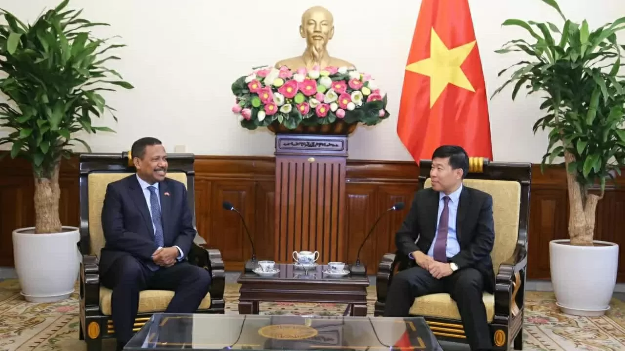 Deputy Foreign Minister Nguyen Manh Cuong receives Timor-Leste Ambassador João Pereira
