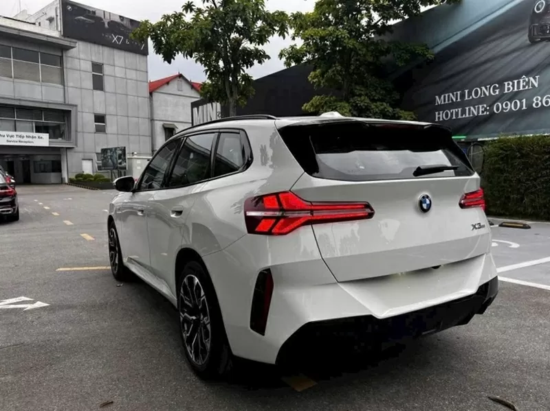 BMW X3 2025 được nâng cấp rõ rệt ở mảng an toàn khi lần đầu tiên xuất hiện gói hỗ trợ người lái ADAS