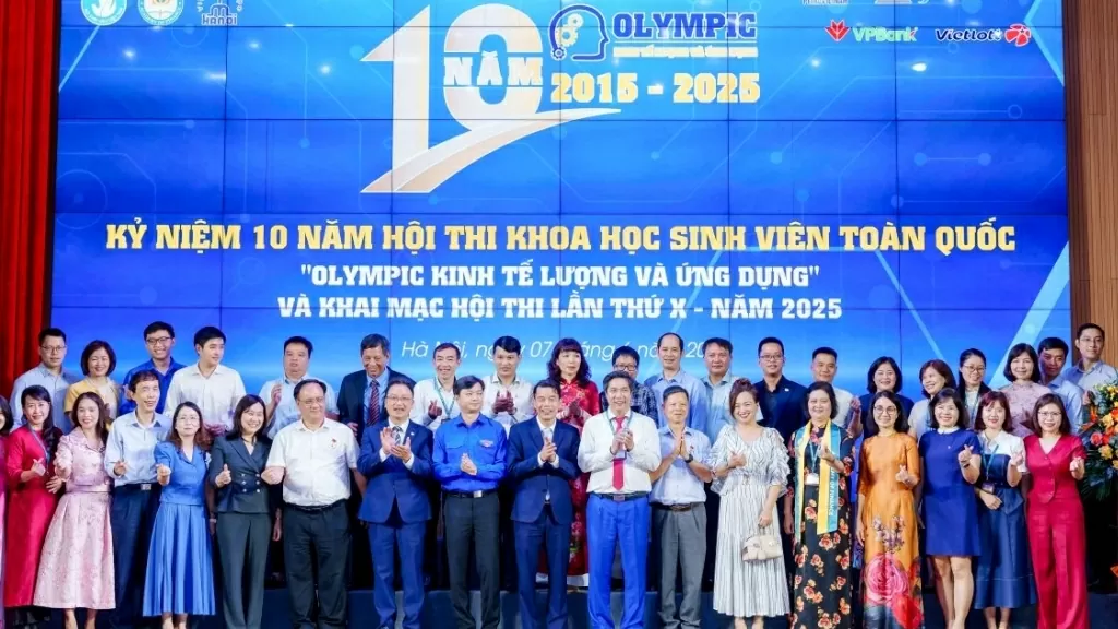 10 năm Hội thi Olympic Kinh tế lượng và ứng dụng: Tiếp tục là 'cánh đồng gieo mầm tri thức'