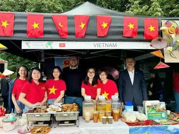 Vietnamese Embassy introduces Vietnam's cuisine at Prague festival